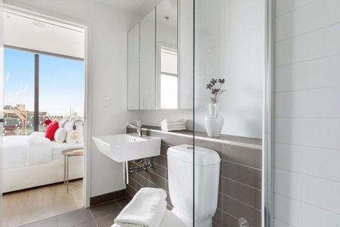 A 2BR Apt With Harbour Views And FREE Parking - Tourism Canberra 2