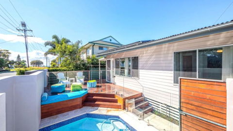 A Beachside Beauty With Pool - Tourism Canberra 1