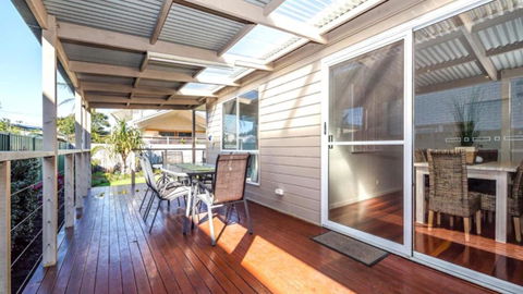 A Beachside Beauty With Pool - Tourism Canberra 3