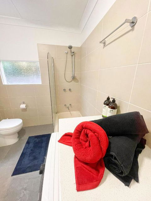 A Beautiful Terrace House With Parking & Courtyard - Tourism Canberra 1
