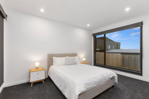 A Box Of Moonlight - Tourism Canberra 1