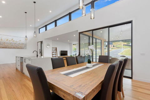 A Box Of Moonlight - Tourism Canberra 2