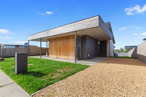 A Box Of Moonlight - Tourism Canberra 3