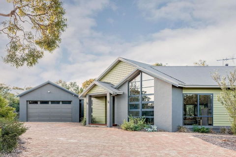A Bush Utopia - Tourism Canberra 0