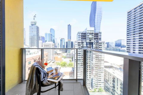A Chic 2BR Apt City Views Near Southern Cross - Tourism Canberra 0