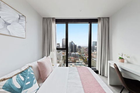 A Chic 2BR Apt Near Melbourne CBD W FREE Parking - Tourism Canberra 0