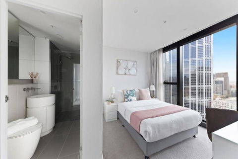 A Chic 2BR Apt Near Melbourne CBD W FREE Parking - Tourism Canberra 3