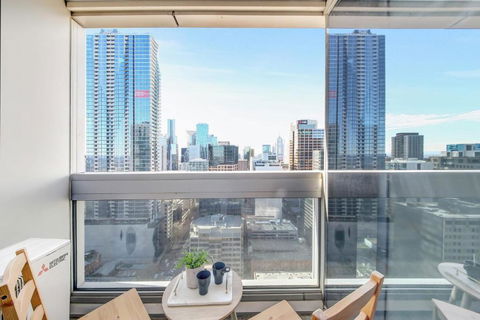 A Chic 2BR Apt Near Southern Cross City Views - Tourism Canberra 1