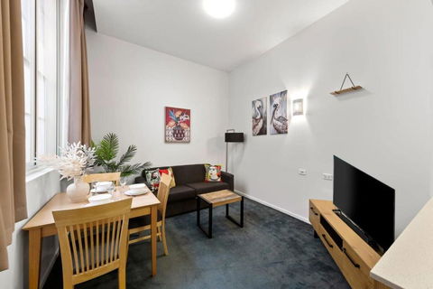 A Chic Apartment On Bourke St Near Chinatown - Tourism Canberra 3