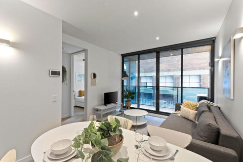 A Chic & Comfy 2BR Apt Near Federation Square - Tourism Canberra 4
