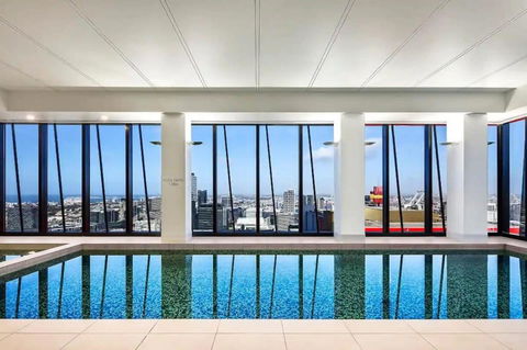 A Chic & Comfy 2BR Apt On Collins With City Views - Tourism Canberra 2