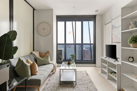 A Chic & Comfy 2BR Apt On Collins With City Views - Tourism Canberra 0
