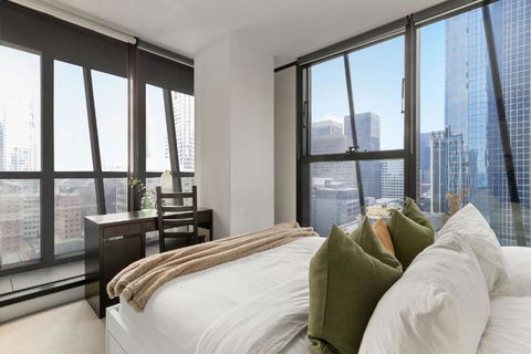 A Chic & Comfy 2BR Apt On Collins With City Views - Tourism Canberra 1
