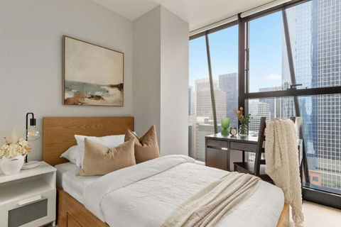 A Chic & Comfy 2BR Apt On Collins With City Views - Tourism Canberra 4