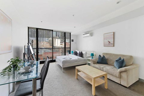 A Chic Studio Only A 4-min Walk To Victoria Market - Tourism Canberra 0