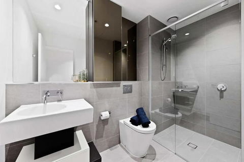 A Comfy Apt Next To Southern Cross FREE Parking - Tourism Canberra 3