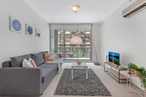 A Comfy & Modern Studio Near Darling Harbour - Tourism Canberra 0
