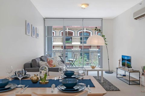 A Comfy & Modern Studio Near Darling Harbour - Tourism Canberra 2