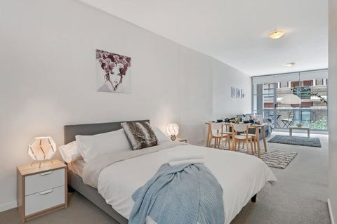 A Comfy & Modern Studio Near Darling Harbour - Tourism Canberra 1
