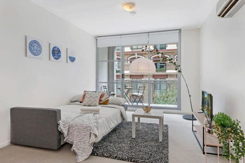 A Comfy & Modern Studio Near Darling Harbour - Tourism Canberra 4