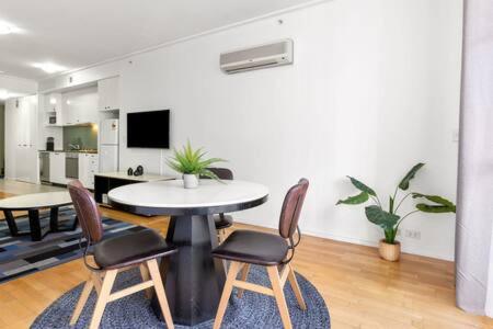 A Comfy Studio For 5 Next To Darling Harbour - Tourism Canberra 2