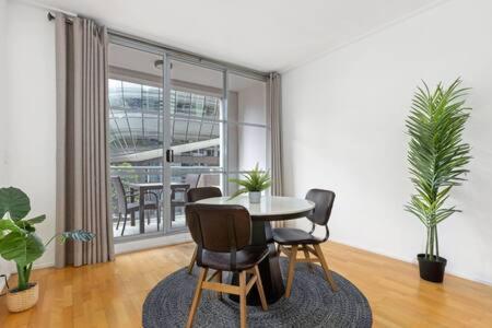 A Comfy Studio For 5 Next To Darling Harbour - Tourism Canberra 4