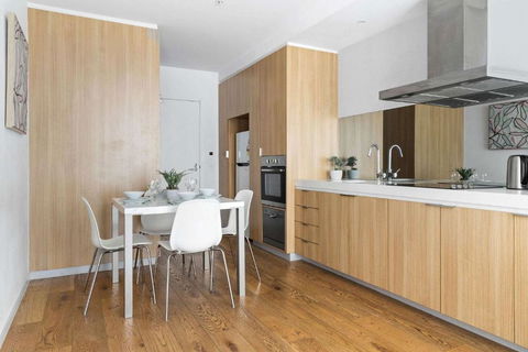 A Cozy 2BR Apt Near Southern Cross FREE Parking - Tourism Canberra 0