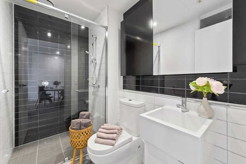A Cozy 2BR Apt Next To Queen Victoria Market & Melbourne Central With City Views - Tourism Canberra 2