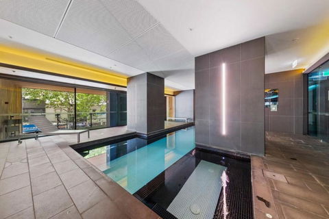 A Cozy 2BR Apt Next To Queen Victoria Market & Melbourne Central With City Views - Tourism Canberra 3