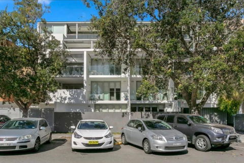 A Modern Two Bedroom Apartment! Quiet, Secure And 1 Minute Walk To Bondi Beach! - Tourism Canberra 1