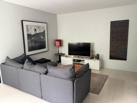 A Modern Two Bedroom Apartment! Quiet, Secure And 1 Minute Walk To Bondi Beach! - Tourism Canberra 4