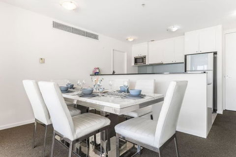 A Spacious 2BR Apt With An Amazing View Over Darling Harbour - Tourism Canberra 4