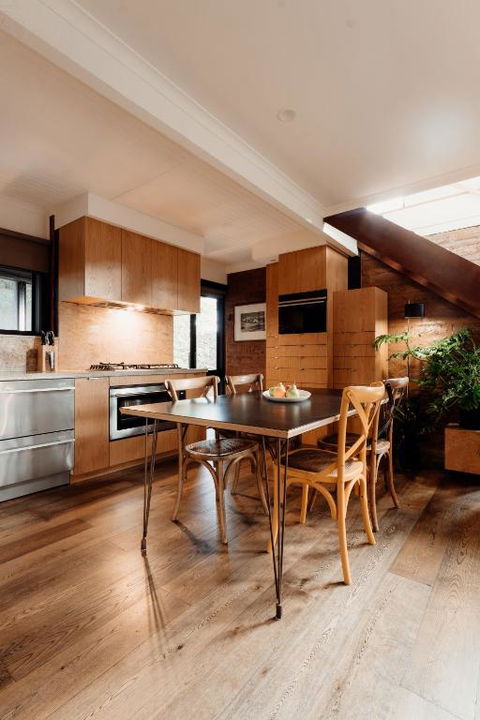A Stylish And Unique Retreat At Surf Beach - Tourism Canberra 4