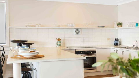Absolute Beachfront Beauty - Pearl Beach - Tourism Canberra 3