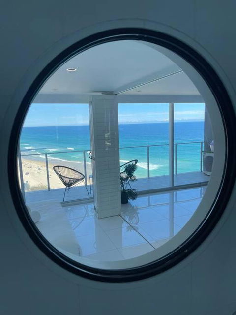 Absolute Beachfront Central Surfers Paradise - Tourism Canberra 1