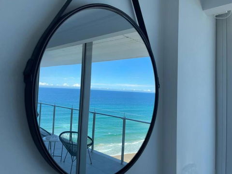 Absolute Beachfront Central Surfers Paradise - Tourism Canberra 3