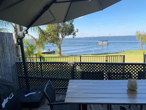 Absolute Waterfront At Woodlands - Tourism Canberra 0