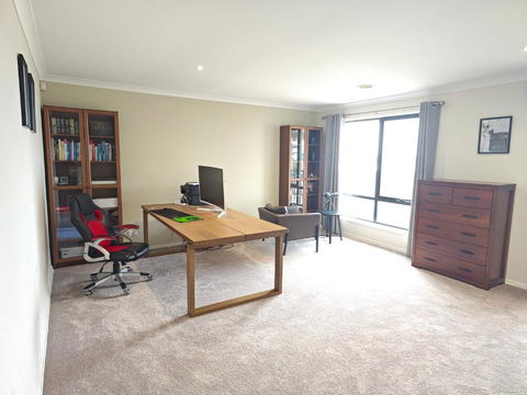 Absolutely Stunning - Bayside Point Cook 5BR Home - Tourism Canberra 4