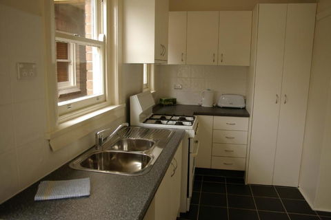 Accommodation Sydney Rockdale - 2 Bedroom Pet Friendly Budget Apartments With Balconies - Tourism Canberra 1