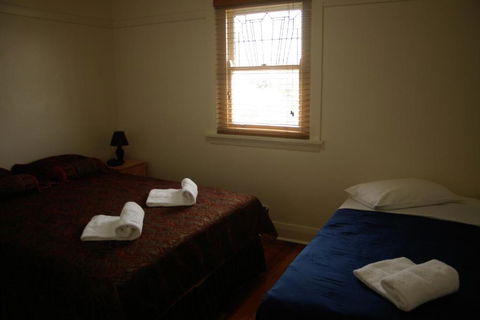 Accommodation Sydney Rockdale - 2 Bedroom Pet Friendly Budget Apartments With Balconies - Tourism Canberra 4