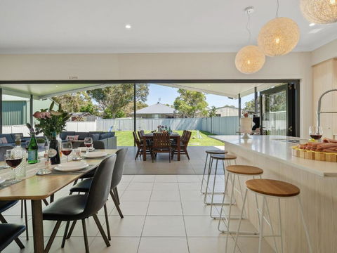 Adriatic Beach House - Tourism Canberra 1