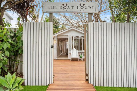 A Perfect Stay - The Boat House - Tourism Canberra 2