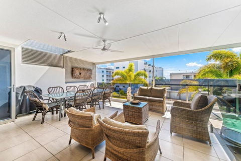 Alex Beach House, 100 Steps To The Sand, With Ocean Views - Tourism Canberra 1