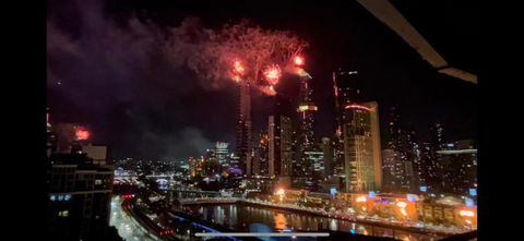 Aura2107, 2 Bedroom Apartment With Balcony, Stunning Yarra River And City Views - Tourism Canberra 3