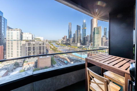 Aura2107, 2 Bedroom Apartment With Balcony, Stunning Yarra River And City Views - Tourism Canberra 0