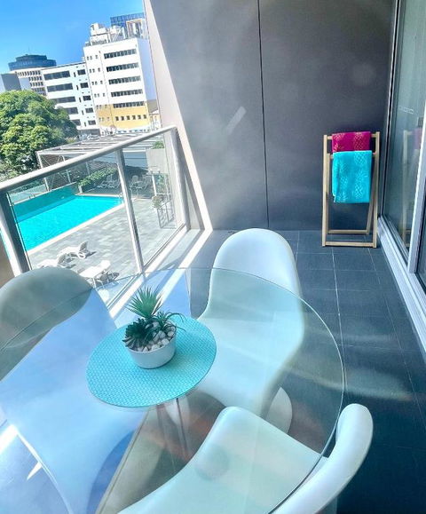 AQUA 306 POOLSIDE Luxury Apartment , Honeysuckle, NEWCASTLE FREE Parking - Tourism Canberra 2