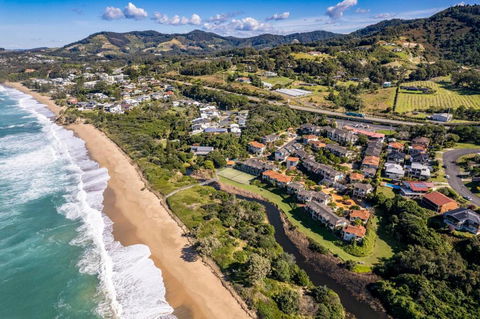 Aqualuna Beach Resort - Tourism Canberra 0