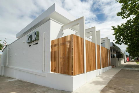 Astor Hotel Motel - Tourism Canberra 1