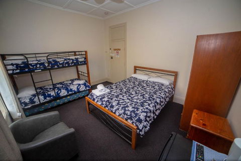 Australian Hotel - Tourism Canberra 1