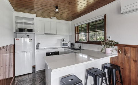 Apollo Bay Cottages- Sabine - Tourism Canberra 1